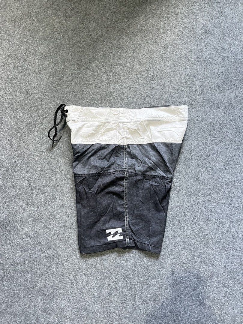 Billabong board short (Category: Shorts) located in Lapu Lapu. Submitted by jhonrener41426 (Listing ID 1469213152, Image 3). Description: Size 32 Length-19 Length-11 Excellent condition Color rate 9.8/10 Authentic Issue none .