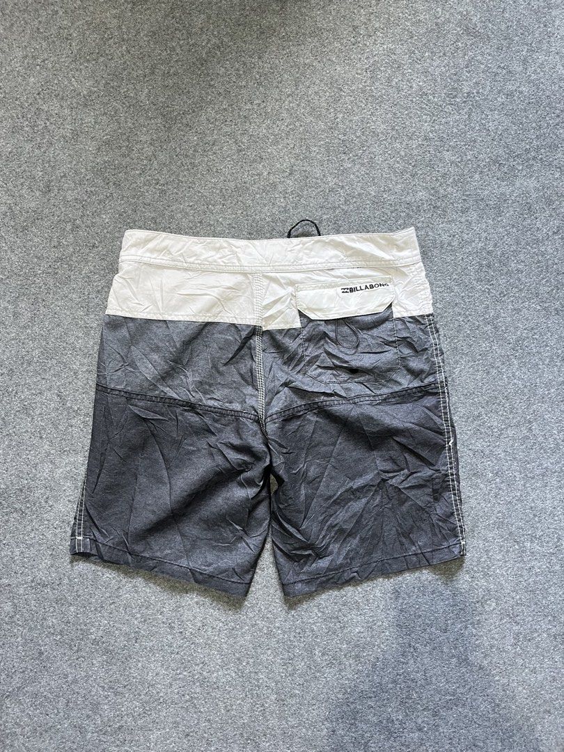 Billabong board short (Category: Shorts) located in Lapu Lapu. Submitted by jhonrener41426 (Listing ID 1469213152, Image 2). Description: Size 32 Length-19 Length-11 Excellent condition Color rate 9.8/10 Authentic Issue none .