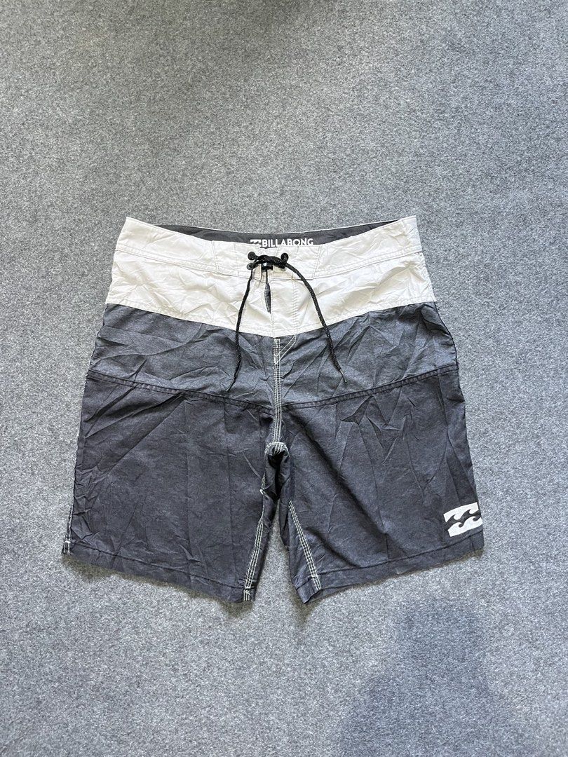 Billabong board short (Category: Shorts) located in Lapu Lapu. Submitted by jhonrener41426 (Listing ID 1469213152, Image 1). Description: Size 32 Length-19 Length-11 Excellent condition Color rate 9.8/10 Authentic Issue none .