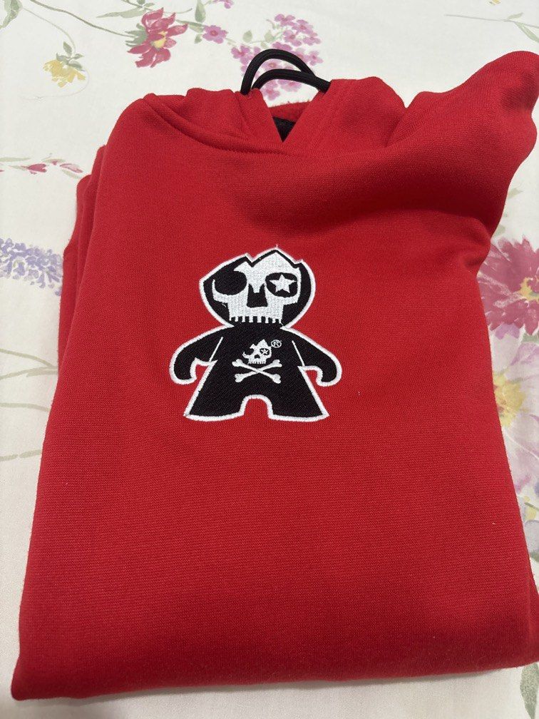 Black Army Red hoodie with front pocket (Category: Hoodies) located in Bacoor. Submitted by sherryl17 (Listing ID 1469283692, Image 1). Description: With black stain. On right arm . Pls see photos Size on tag -Small(LOOSE Fit) but can fit M-L size.