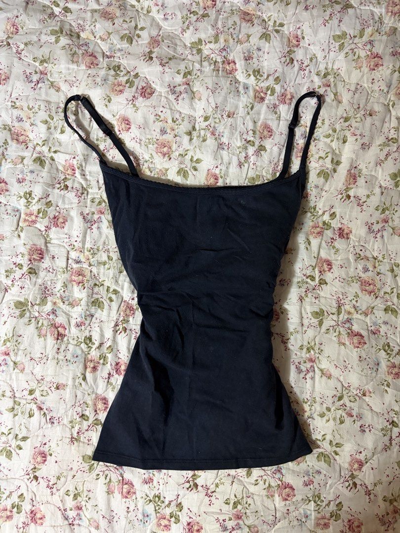 Black Cami Top (Category: Sleeveless) located in Muntinlupa City. Submitted by herellas0504 (Listing ID 1469301440, Image 1). Description: Black Cami Top Mine: 150 | Lock: 250 ———————————— size: xs-med no issue, need wash only.