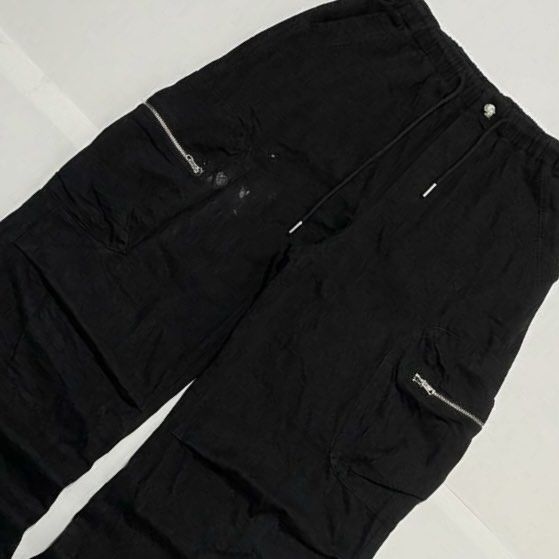 BLACK CARGO BAGGY DENIM PANTS✨ (Category: Jeans) located in Bulacan. Submitted by cris_thrifty (Listing ID 1469230399, Image 2). Description: ₱250 + shipping fee BLACK CARGO BAGGY DENIM PANTS✨ Size 24-36 (freesize w lace) Length 39 Leg hole 10 Thigh 13.5 • need wash • good fittings • Heavy • semi thick • stain • semi hard • must buy it.