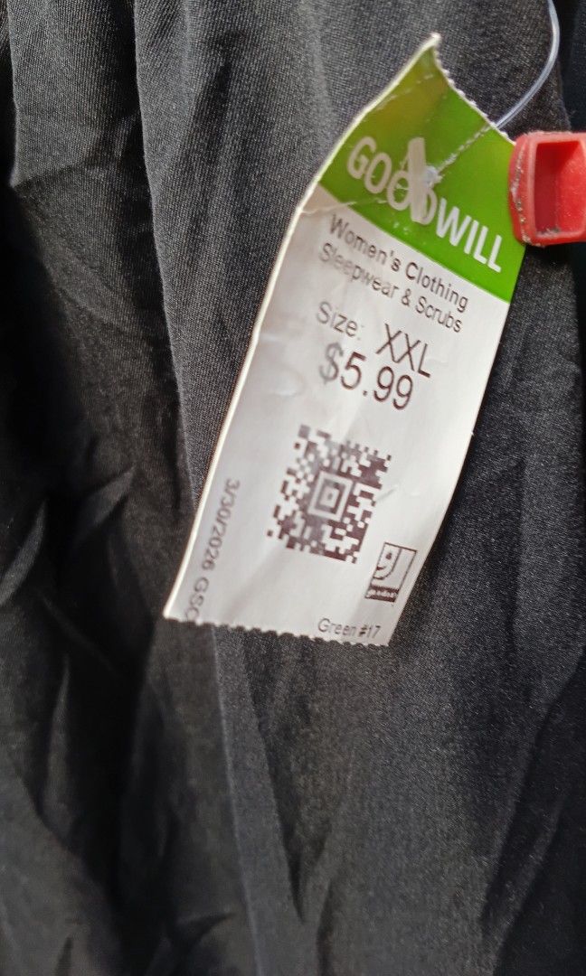 BLACK CARGO PANTS (Category: Trousers) located in Quezon City. Submitted by dreyamor (Listing ID 1469318960, Image 2). Description: SHEIN Plus Size Men/Women Dark Black Cargo Pants Size 30 adjustable waist garter to 40 May tali ang baba Manipis hndi gaano mkapal.