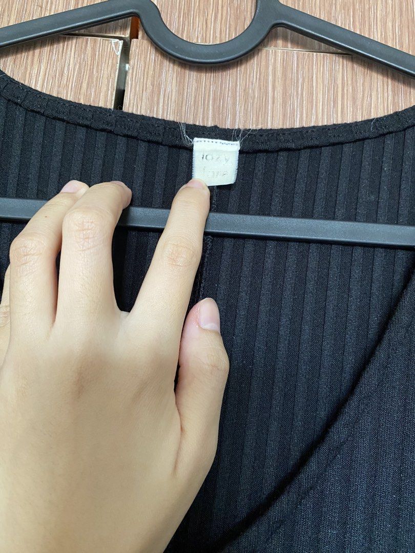 Black dress (Category: Dresses) located in Paranaque City. Submitted by declutterbykat (Listing ID 1469179732, Image 3). Description: 🔖 rfs: decluttering 📍 parañaque city 💸 mop: gcash or maya only 🚖 mod: lalamove, grab, or jnt .