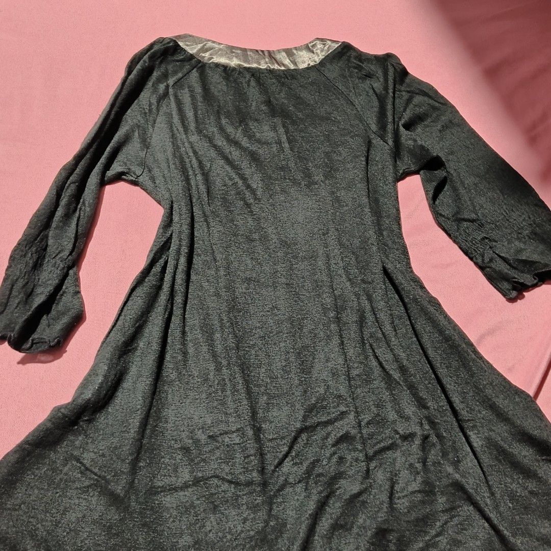 black dress top (Category: Dresses) located in Rizal. Submitted by irea_aeri (Listing ID 1469372681, Image 3). Description: brand: da da de épatant size: l features: square neckline.