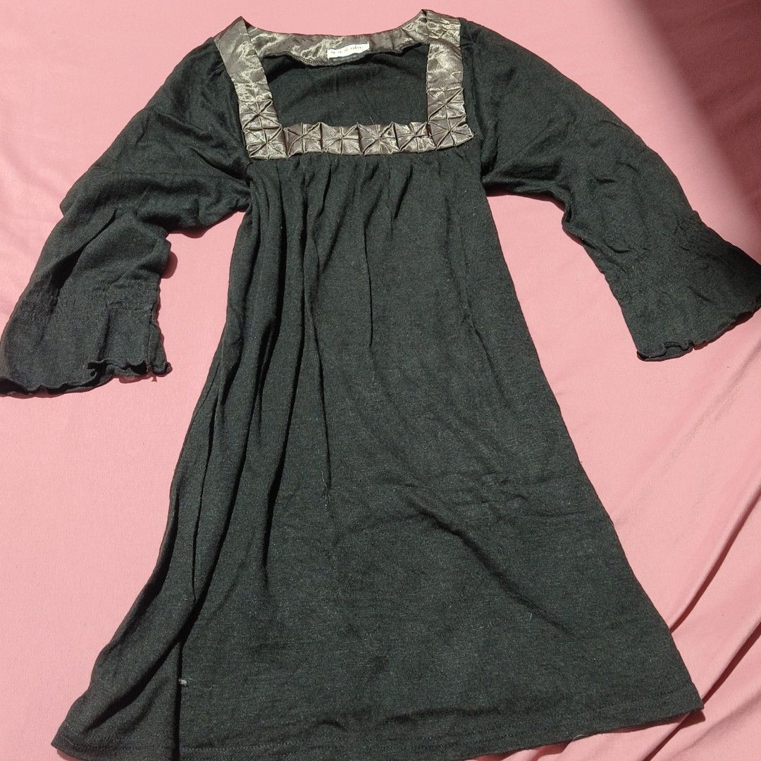 black dress top (Category: Dresses) located in Rizal. Submitted by irea_aeri (Listing ID 1469372681, Image 1). Description: brand: da da de épatant size: l features: square neckline.