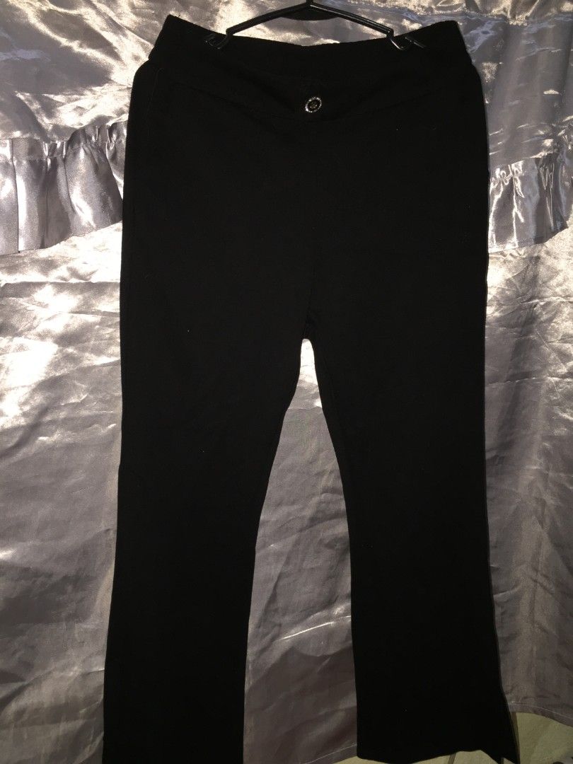 Black Flared Trousers (Category: Other Bottoms) located in Marikina City. Submitted by ma.kish4 (Listing ID 1469278989, Image 1). Description: - Waist: 25-26 inches - Length: 89 cm.