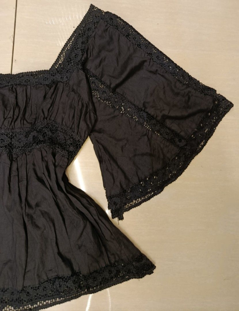 Black Flutter Sleeves Baby Doll Top (Category: Blouses) located in Bambang. Submitted by czar_topaz (Listing ID 1469338988, Image 2). Description: .