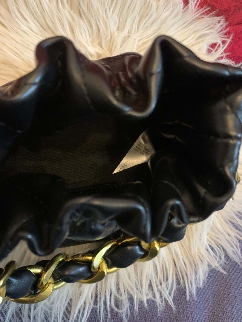 BLack Hand bag (Category: Clutches) located in Muntinlupa City. Submitted by criseelee (Listing ID 1469306477, Image 2). Description: .