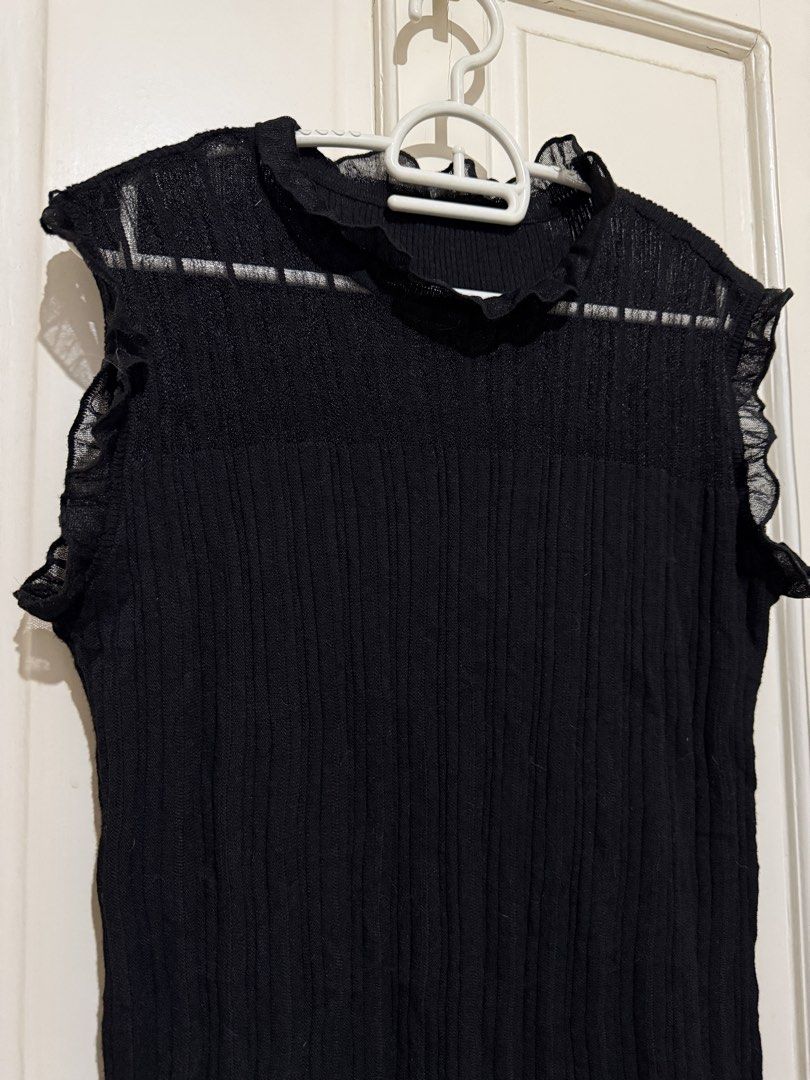 Black Knit Ruffle Mock Neck Sleeveless Top (Category: Sleeveless) located in Marikina City. Submitted by louvy.r (Listing ID 1469312530, Image 2). Description: .