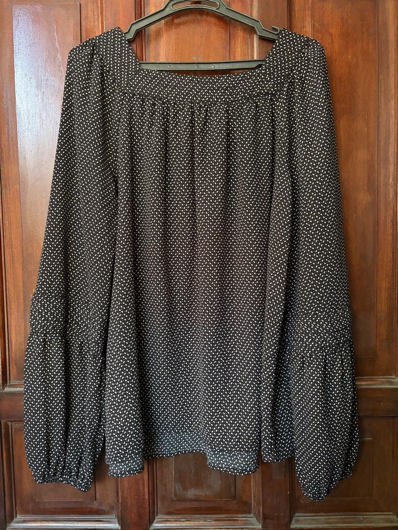 black long sleeves blouse (Category: Blouses) located in Las Pinas. Submitted by nylth (Listing ID 1469169670, Image 3). Description: never worn.