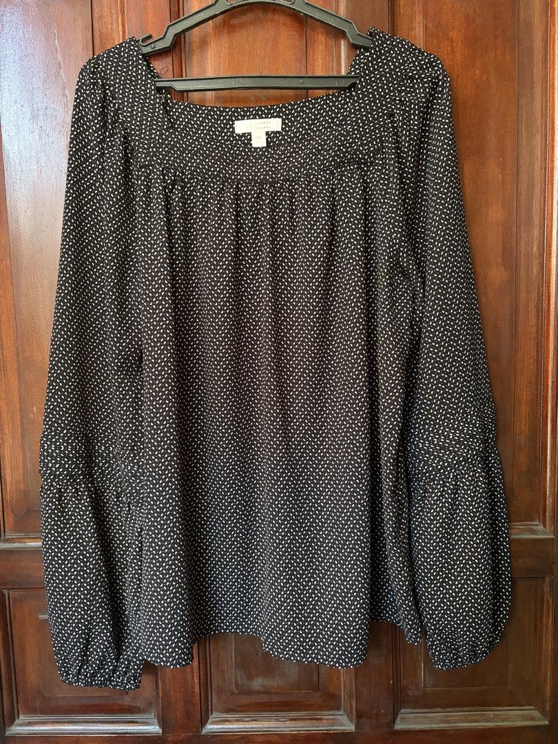 black long sleeves blouse (Category: Blouses) located in Las Pinas. Submitted by nylth (Listing ID 1469169670, Image 1). Description: never worn.