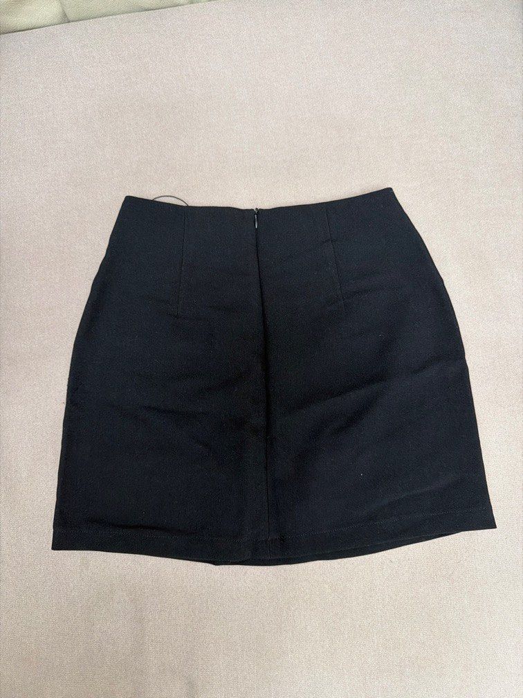 Black Mini Skirt (Category: Skirts) located in Las Pinas. Submitted by thealyssacloset (Listing ID 1469212839, Image 2). Description: .