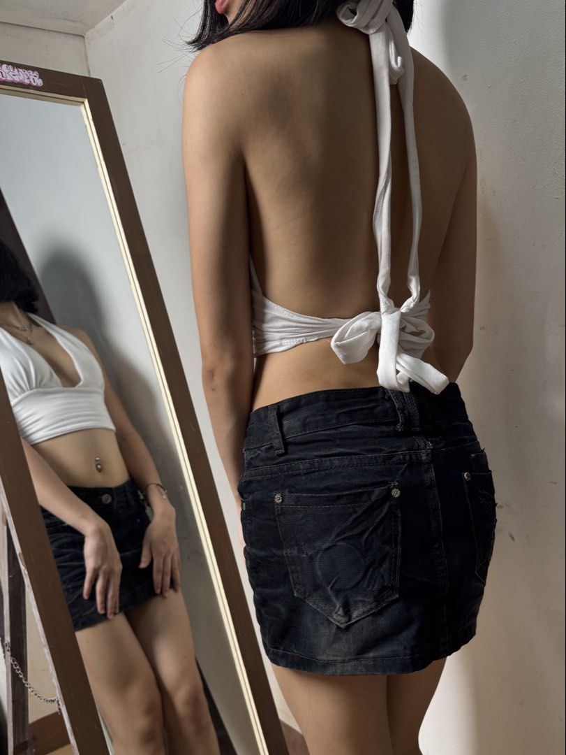 Black Mini Skirt (Category: Skirts) located in Manila. Submitted by thriftz2.spaze (Listing ID 1469362122, Image 3). Description: black mini skirt ╰┈➤ W: 26-28 in H: 36 in . ˖ ꒰𑁬 𝒎𝒐𝒅𝒆𝒍'𝒔 𝒎𝒆𝒂𝒔𝒖𝒓𝒆𝒎𝒆𝒏𝒕𝒔 ໒꒱ ˖ . ಄ XS body ಄ 26 waist ಄ 33-34 hips ಄ 30 bust ಄ 5'3 height . ˖ ꒰𑁬 𝒓𝒆𝒂𝒅 𝒃𝒆𝒇𝒐𝒓𝒆 Ü 𝒐𝒓𝒅𝒆𝒓 ໒꒱ ˖ . ⭒ kindly manage ur expectations ⭒ color may vary due to lighting ⭒ sold as-is. 𝓃ℴ returns/refunds .