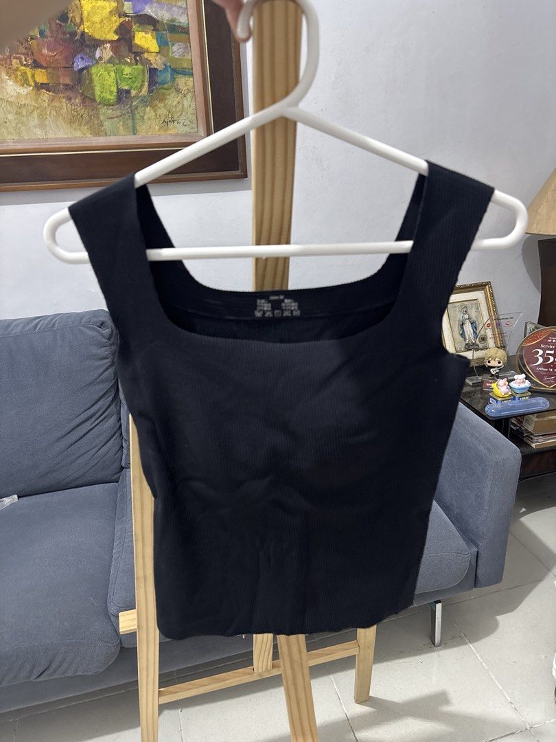 Black Padded Tube Top (Category: Sleeveless) located in Makati City. Submitted by aliyahspreloved (Listing ID 1469260049, Image 1). Description: .