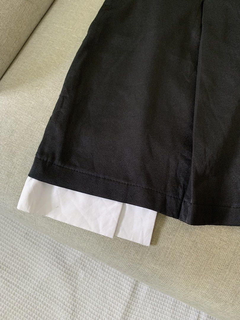 Black pleated skirt (Category: Skirts) located in Paranaque City. Submitted by shoplovedbya (Listing ID 1469203820, Image 3). Description: ♡ Waist: 29- 31 ♡ Length: 16 - has belt slot & with inner shorts - with visible pocket lining or “labas pocket” - soft fabric .