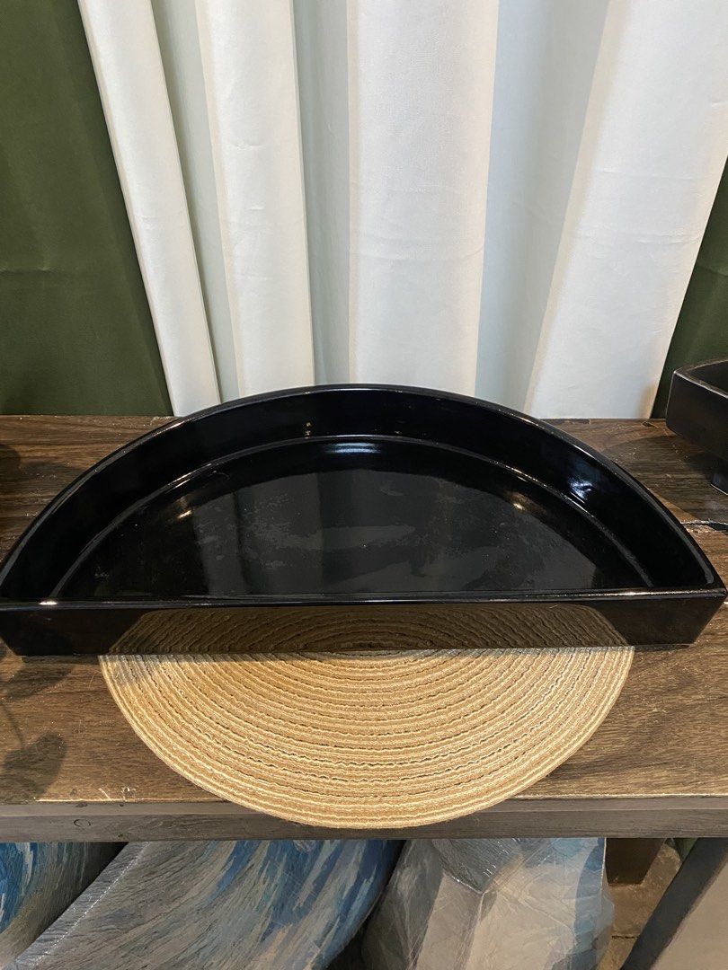 Black semicircular decorative tray ceramic dish (Category: Dinnerware & Cutlery) located in San Pedro. Submitted by jingay81 (Listing ID 1469375539, Image 1). Description: - Half-circle black ceramic tray with a sleek glossy finish - Generous 16-inch width, ideal for console or coffee tables - Flat base with raised curved edges to keep items secure - Versatile use: perfect for holding small decor, candles, or vanity essentials - Solid black desig