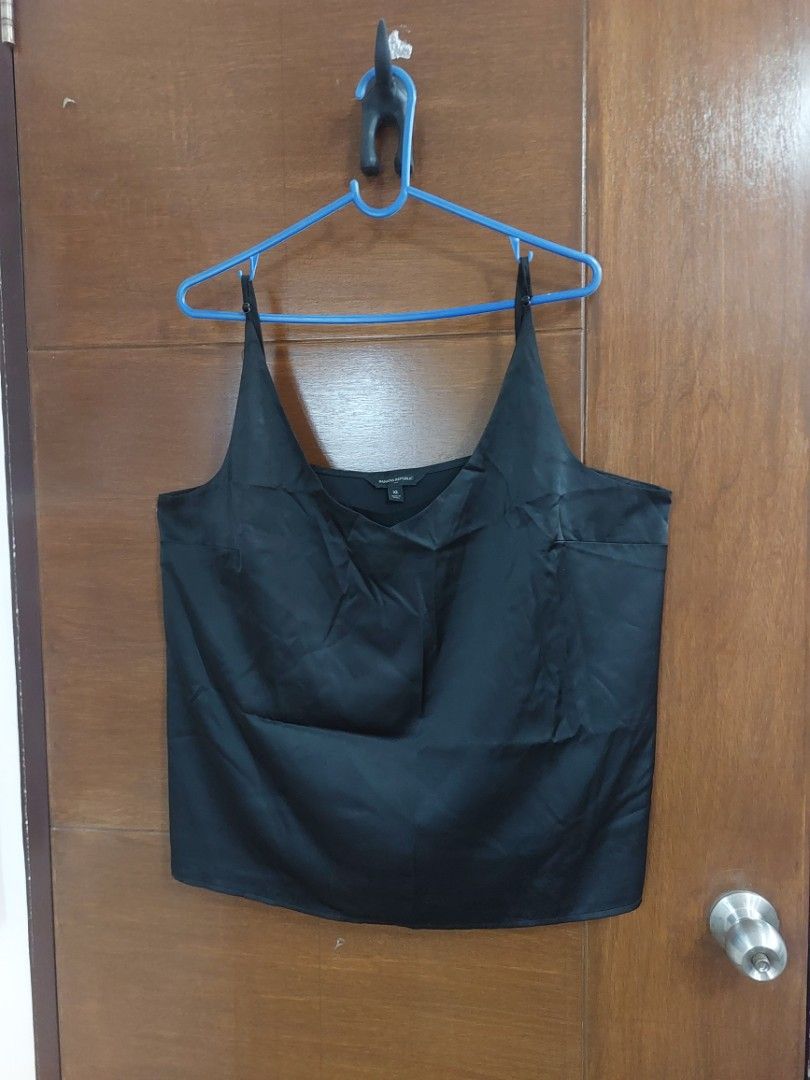Black Sleeveless Tank Top [XL] (Category: Sleeveless) located in Pasig City. Submitted by iyaa123 (Listing ID 1469215319, Image 1). Description: Payment Method: GCash, Maribank, or Bank (BPI) Delivery Option: Grab Lalamove J&T * Delivery Expense to be shouldered by BUYER * Delivery within Metro Manila as much as possible * Location of Seller: Pasig RFS: Decluttering Disclaimer PLS MANAGE YOUR EXPECTATIONS NO CANCELLATIONS Chat for other Inquiries