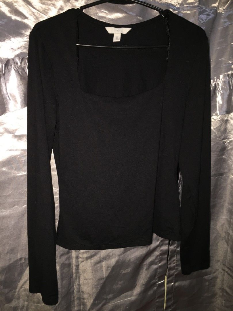 Black Square Neck Longsleeves Top (Category: Longsleeves) located in Marikina City. Submitted by ma.kish4 (Listing ID 1469268044, Image 1). Description: .