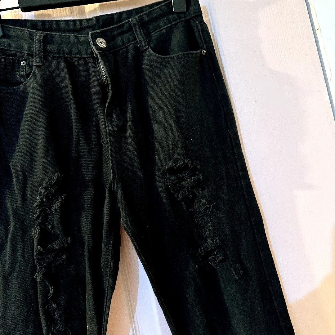 Black Tattered Jeans (Category: Jeans) located in Manila. Submitted by withlovesam (Listing ID 1469280053, Image 2). Description: waist 25-26.