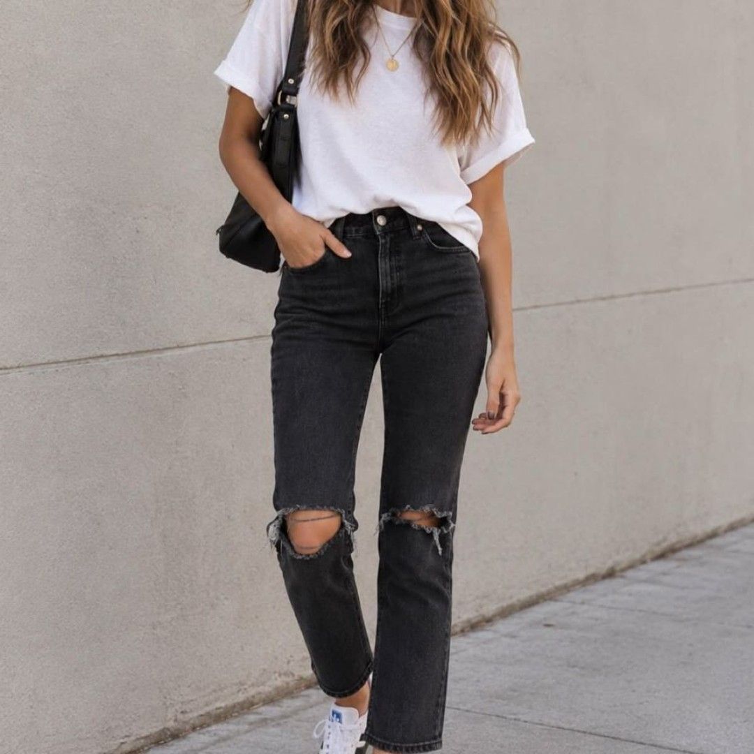 Black Tattered Jeans (Category: Jeans) located in Manila. Submitted by withlovesam (Listing ID 1469280053, Image 3). Description: waist 25-26.