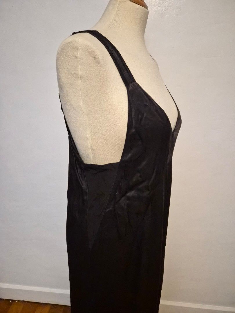 Black V-neck sleeveless maxi dress (Category: Dresses) located in Pasig City. Submitted by thethingswekeep (Listing ID 1469207372, Image 3). Description: Gorgeous black satin maxi dress featuring a deep V-neckline in both the front and back. Super versatile and easy to dress up or down for any occasion!.