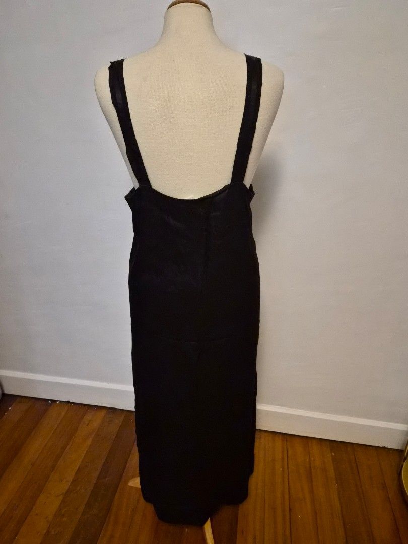 Black V-neck sleeveless maxi dress (Category: Dresses) located in Pasig City. Submitted by thethingswekeep (Listing ID 1469207372, Image 2). Description: Gorgeous black satin maxi dress featuring a deep V-neckline in both the front and back. Super versatile and easy to dress up or down for any occasion!.