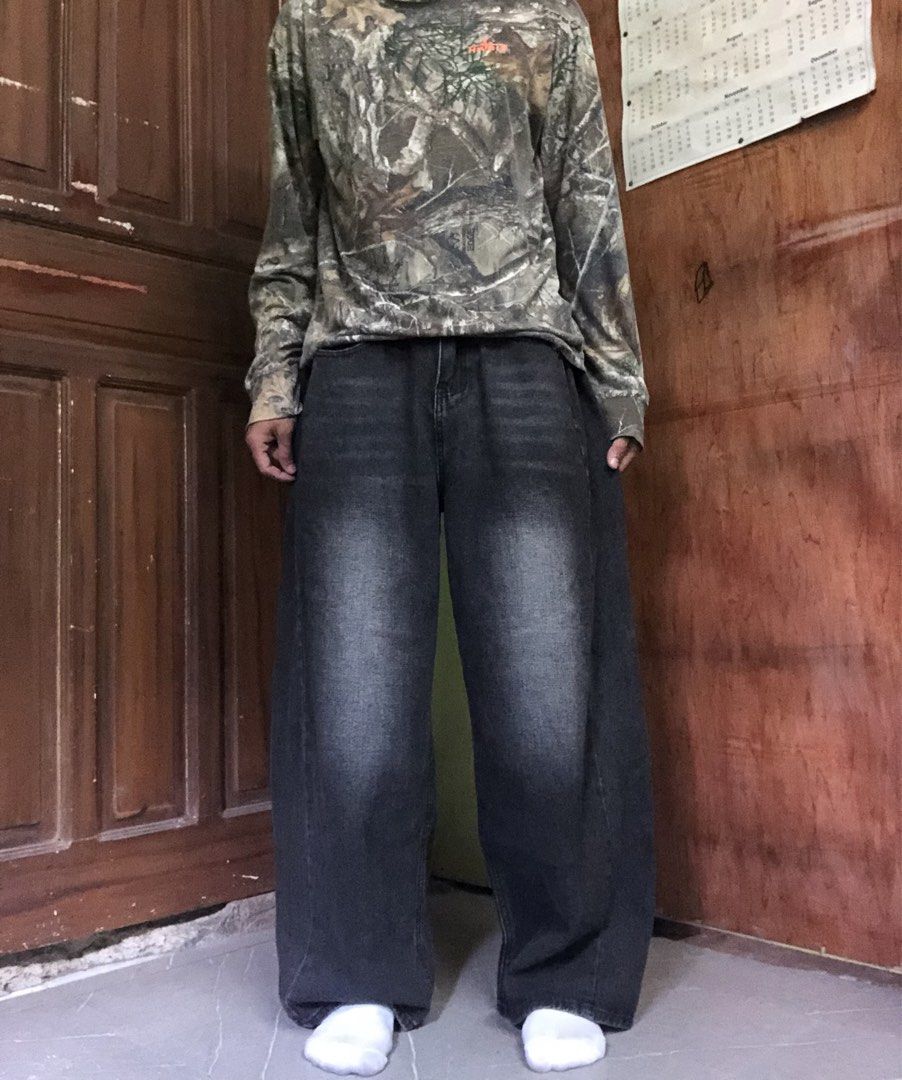 Black wash baggy pants (Category: Jeans) located in Bacolod City. Submitted by g.thrift (Listing ID 1469168299, Image 2). Description: 26-28.