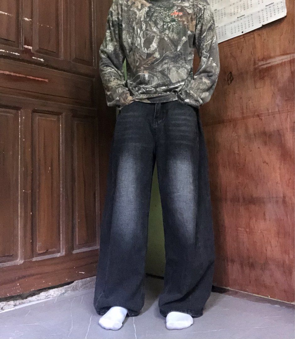 Black wash baggy pants (Category: Jeans) located in Bacolod City. Submitted by g.thrift (Listing ID 1469168299, Image 3). Description: 26-28.