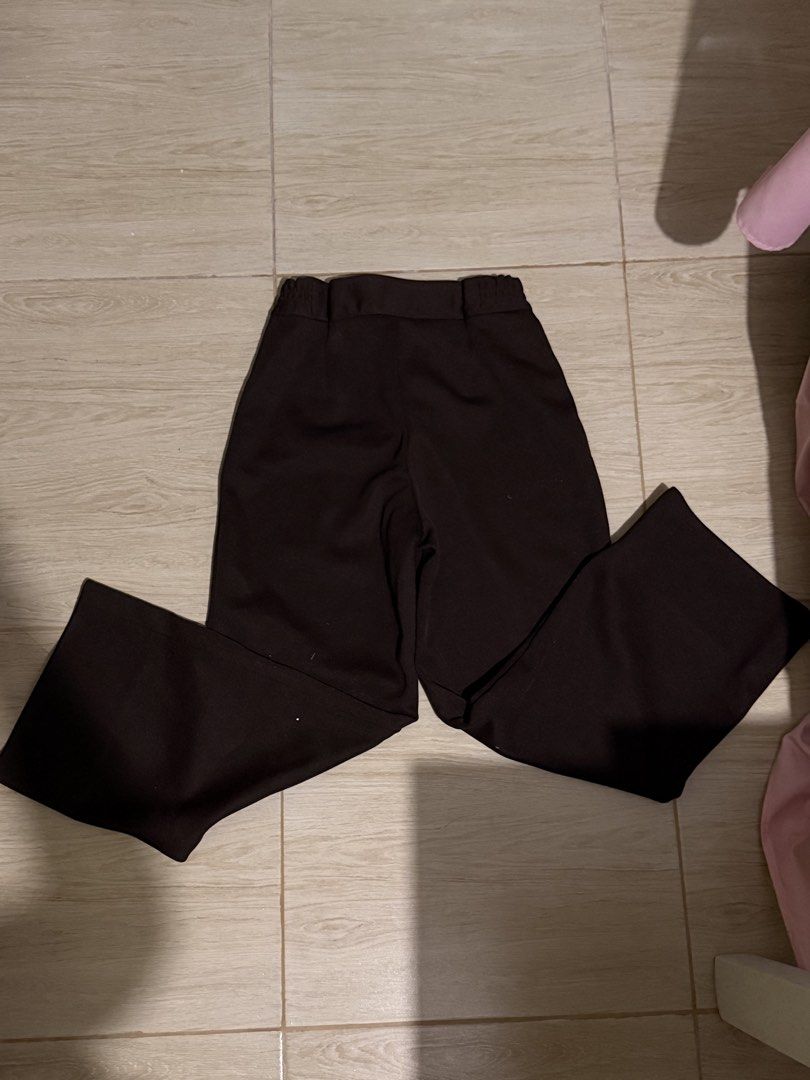 Choco brown highwaist wideleg trousers (Category: Jeans) located in Solano. Submitted by blkcat1221 (Listing ID 1469252019, Image 2). Description: -Fits 24-26 waist - Color: choco brown - Fit: High waist with a wide-leg - Closure: Double button front - Comfort: Elastic waistband at the back - Style: Versatile for both casual and formal occasions - Fabric: Clean with good structure -RFS: decluttering, not my style anymore .