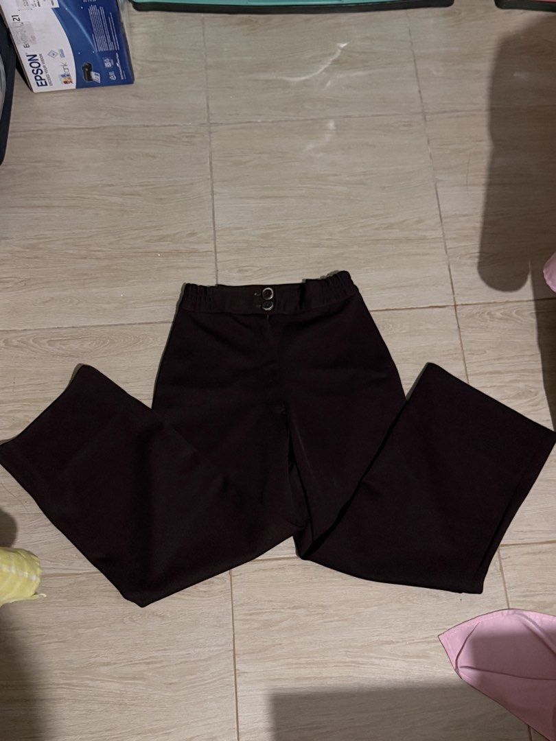 Choco brown highwaist wideleg trousers (Category: Jeans) located in Solano. Submitted by blkcat1221 (Listing ID 1469252019, Image 1). Description: -Fits 24-26 waist - Color: choco brown - Fit: High waist with a wide-leg - Closure: Double button front - Comfort: Elastic waistband at the back - Style: Versatile for both casual and formal occasions - Fabric: Clean with good structure -RFS: decluttering, not my style anymore .