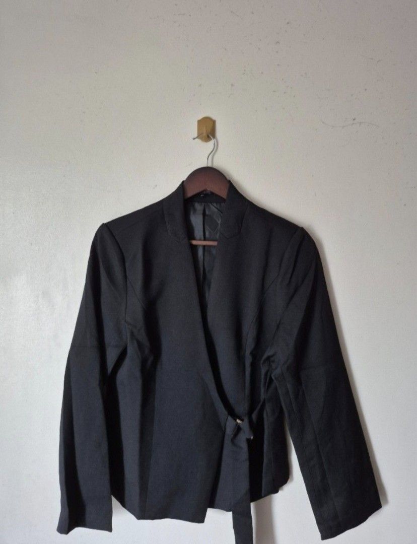 Black wrap blazer with tie waist (Category: Coats, Jackets and Outerwear) located in Pasig City. Submitted by xmbgr (Listing ID 1469252243, Image 1). Description: - only worn to try - ended up not using it so it's still brand new.