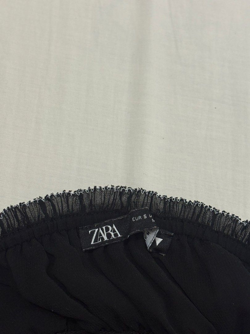 Black zara top (Category: Sleeveless) located in Mandaluyong City. Submitted by beas_closet (Listing ID 1469296751, Image 2). Description: S on tag can fit m Stretchable .