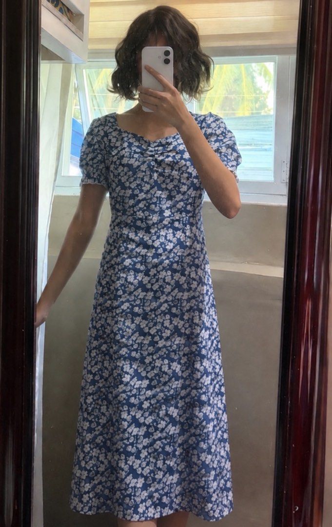 Blue Floral Midi Dress (Category: Dresses) located in San Mateo. Submitted by heiayafinds (Listing ID 1469194271, Image 1). Description: Charming blue midi dress featuring a dainty white floral print, flattering square neckline with ruched bust, and trendy puff sleeves. Hits at mid-calf with a fitted waist and straight skirt..