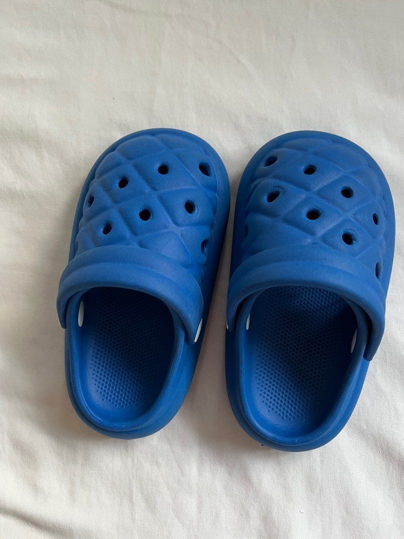 Blue Kids Clogs Sandals (3t) (Category: Babies & Kids Fashion) located in Muntinlupa City. Submitted by uniquepicks (Listing ID 1469252658, Image 3). Description: Size 24-25 Fits 2-3 years old, best fit 3 years old RFS: outgrown, decluttering Color may vary due to lighting. .