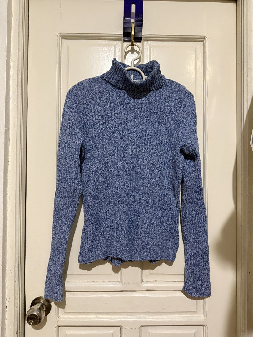 Blue Turtleneck Long Sleeve Knit Sweater (Category: Longsleeves) located in Marikina City. Submitted by louvy.r (Listing ID 1469384059, Image 1). Description: Fits small to medium frame.