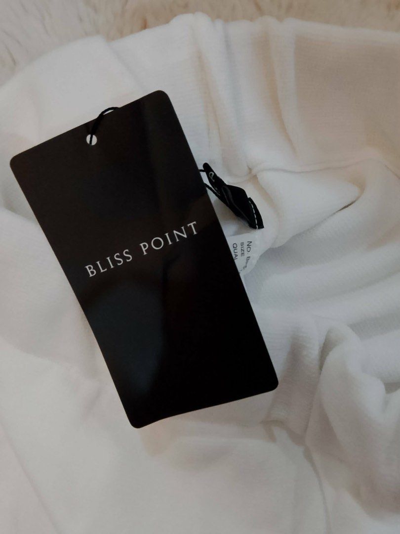 Bnew Bliss Point White Skirt (Category: Skirts) located in Manila. Submitted by istinbari05430 (Listing ID 1469191140, Image 2). Description: .