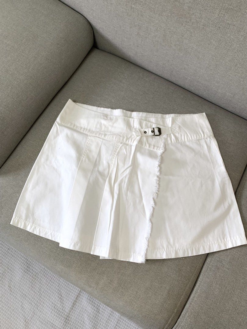 Bnew Saint Tropez white overlap skirt (Category: Skirts) located in Paranaque City. Submitted by shoplovedbya (Listing ID 1469267977, Image 1). Description: ♡ Waist: 30-31 ♡ Hips: 38 ♡ Length: 16 - New, never been worn - L on tag, with adjustable belt - has no inner short but has 100% thick cotton fabric .