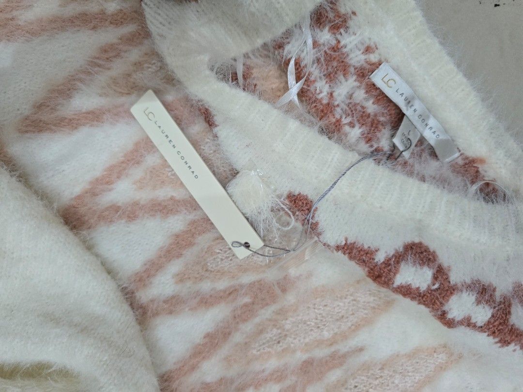 BNWT Lauren Conrad knit sweater (Category: Coats, Jackets and Outerwear) located in Batangas. Submitted by thevanitychamber (Listing ID 1469176470, Image 3). Description: .