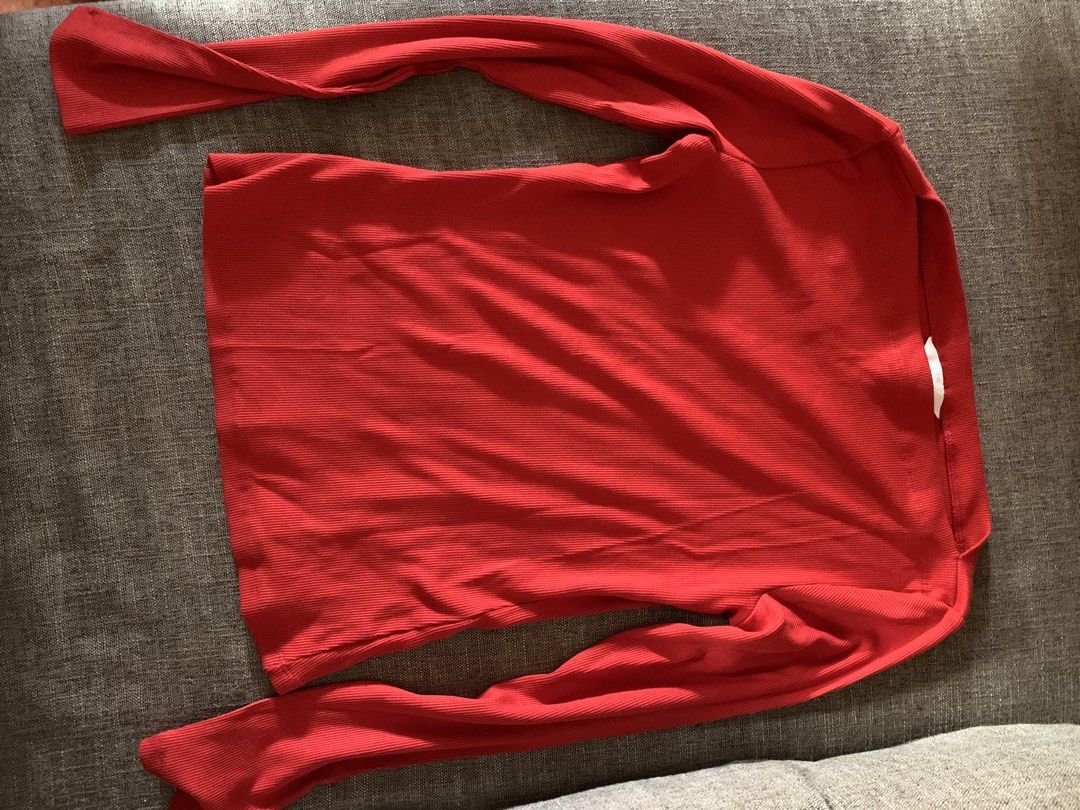 Boat neck H&M long sleeve top (Category: Longsleeves) located in Camalig. Submitted by abyssia (Listing ID 1469185821, Image 3). Description: .