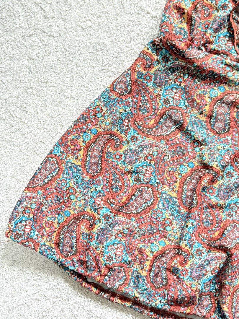 Boho Paisley Print Halter Top with Pink Drawstring (Category: Sleeveless) located in Butuan. Submitted by saloreia (Listing ID 1469291866, Image 2). Description: ── ⟡ ˙💌 ̟ paisley tankini/halter top ‧₊˚ ⋅ colorful paisley prints & a flattering halter neckline ‧₊˚ ⋅ ┆ ⤿ brand : Vicky Vicky ┆ ⤿ size : XS–S 🪷 condition .ᐟ: 10/10 -fave!!.