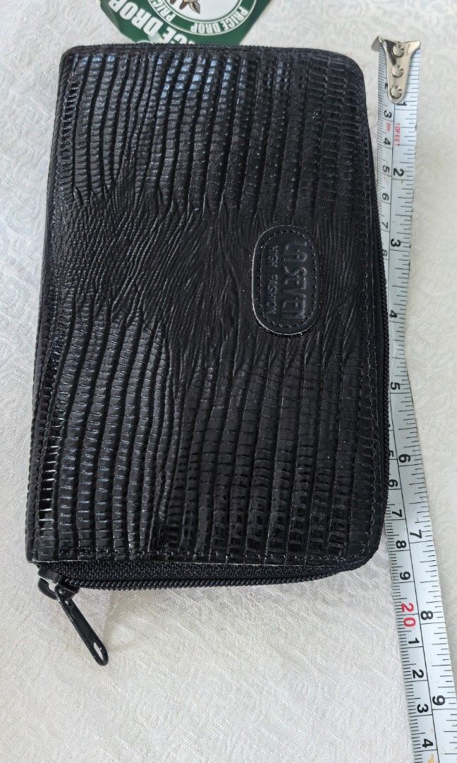 Brand new Long zipper wallet (Category: Wallets & Card holders) located in Tuguegarao City. Submitted by zenphoenix-7ad615 (Listing ID 1469184910, Image 2). Description: Brand new Long zip wallet.