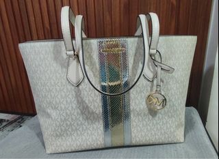 (Category: ) located in . Submitted by baggyfinds (Listing ID 1469171601, Image 1). Description: .