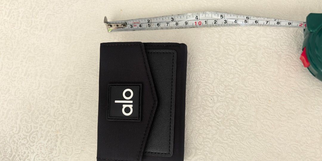 Brand new Short wallet (Category: Purses & Pouches) located in Tuguegarao City. Submitted by zenphoenix-7ad615 (Listing ID 1469187376, Image 2). Description: Brand new Short wallet With bills compartment and card slot.