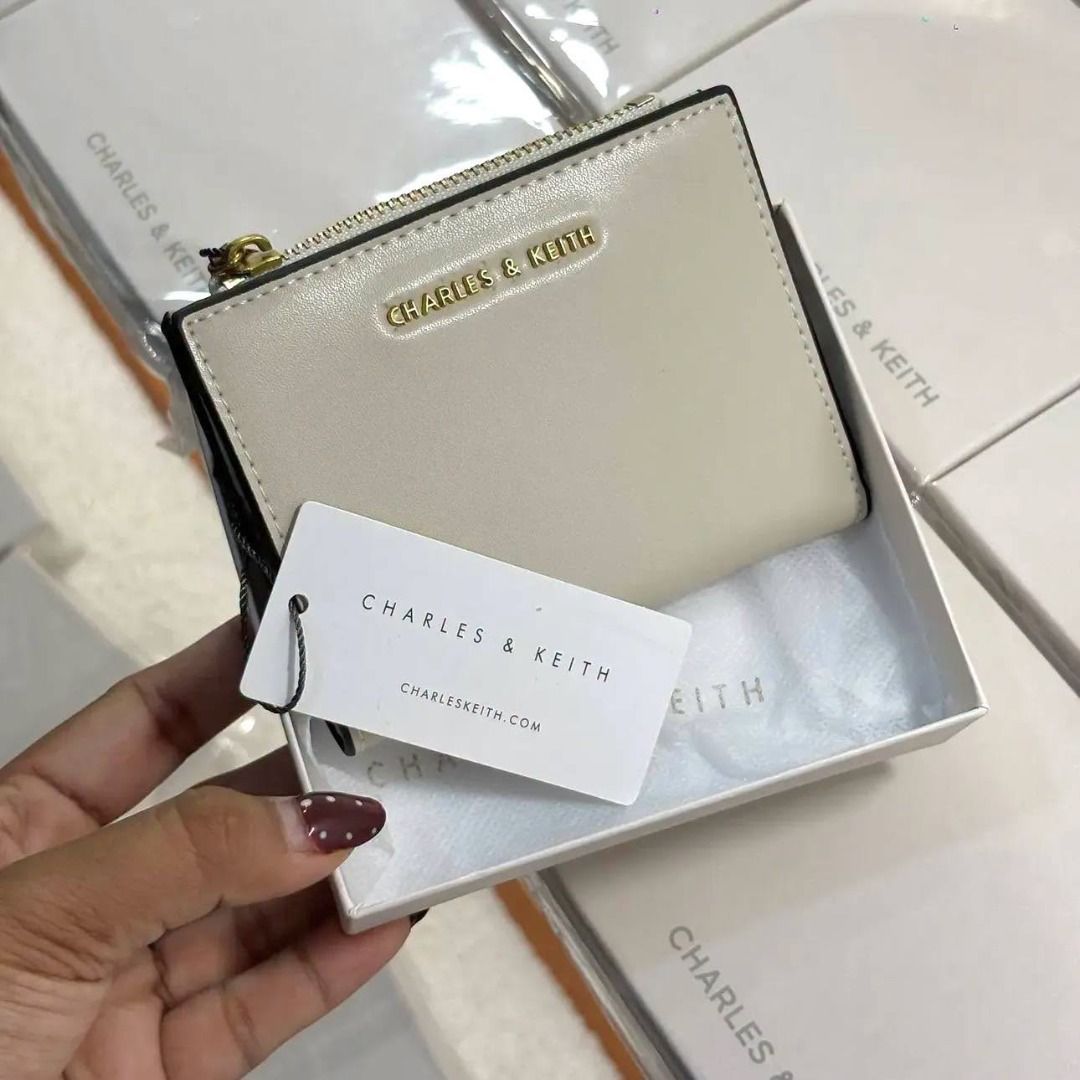 Brandnew CnK Harmonee Top-Zip Small Wallet (Category: Wallets & Card holders) located in Quezon City. Submitted by mjmassortedfinds (Listing ID 1469197848, Image 2). Description: CnK Harmonee Top-Zip Small Wallet ✅ 899 each +sf ✅ Size: (H)8.5cm x (W)11cm x (D)2cm ✅ 6 Card Slot(s) 4 Inner Fold(s) ✅ 1 Note Compartment(s) ✅ 1 Zip Compartment(s) ✅ M P 0 & Brandnew 📸 Actual Pictures Posted 📲 PM for orders and inquiries 📌We Ship Nationwide (+SF) 📌N