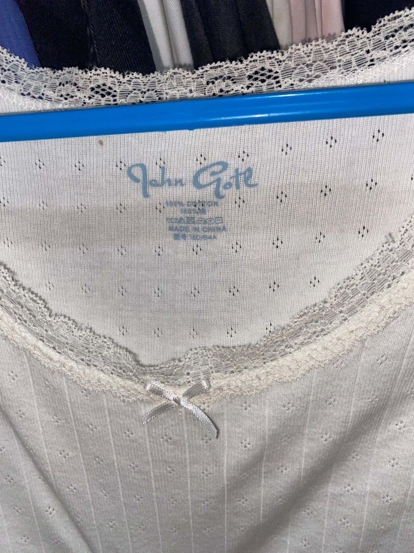 Brandy Melville (Category: Blouses) located in Manila. Submitted by lighteu_luv (Listing ID 1469243887, Image 3). Description: .