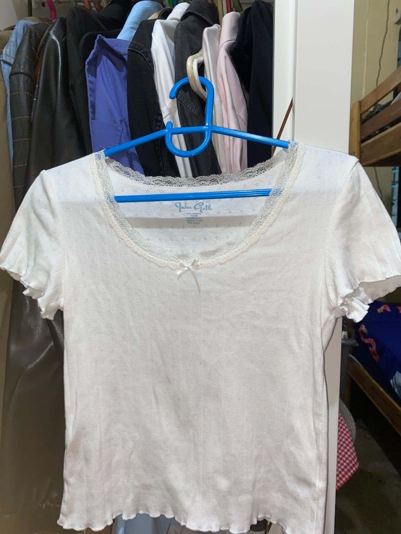 Brandy Melville (Category: Blouses) located in Manila. Submitted by lighteu_luv (Listing ID 1469243887, Image 2). Description: .