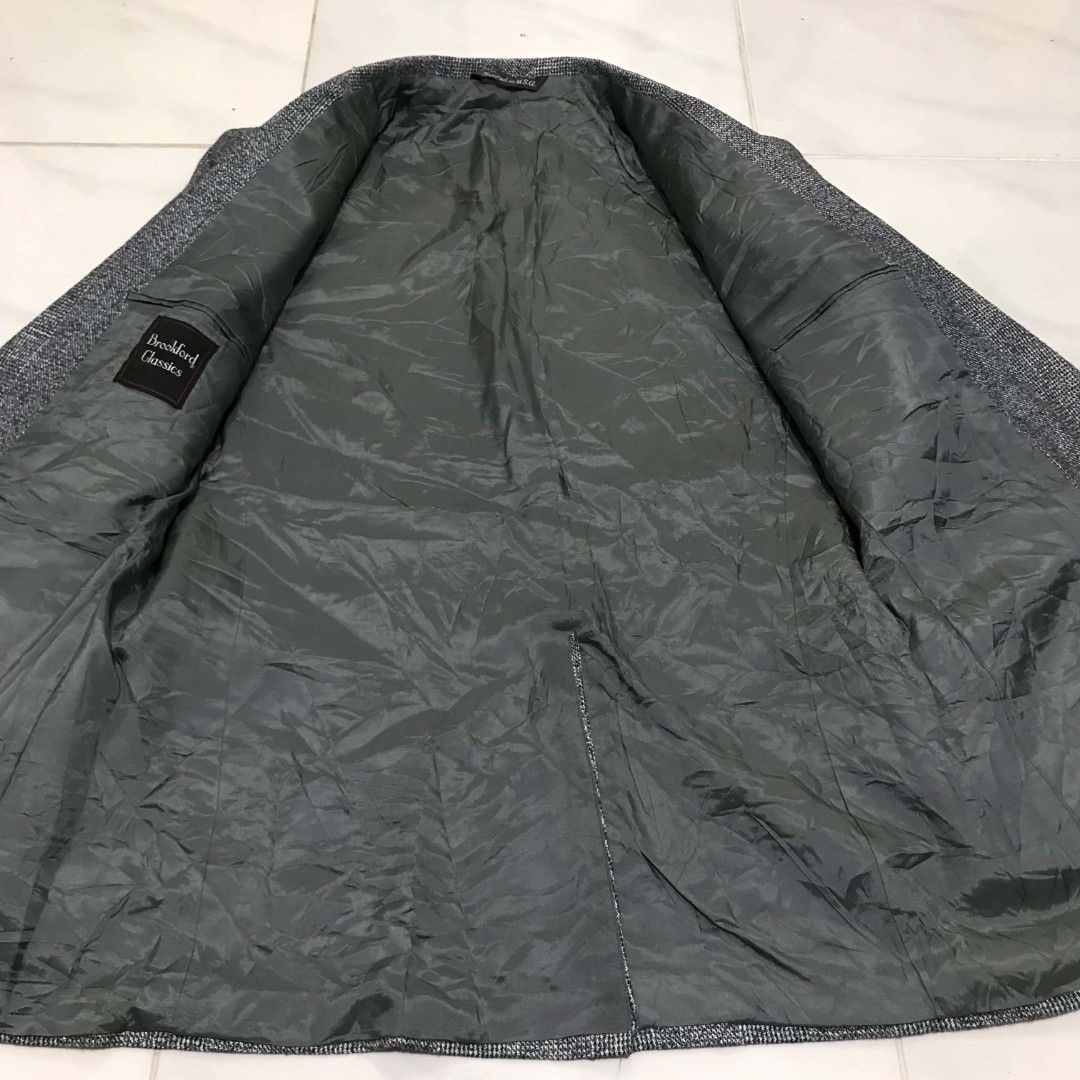BROOKFORD COAT BLAZER SUIT FORMAL LARGE (Category: Coats, Jackets and Outerwear) located in Cavite. Submitted by justthrift06 (Listing ID 1469172236, Image 2). Description: DIMENSION 22X32 GOOD CONDITION SHIPPING NATIONWIDE.