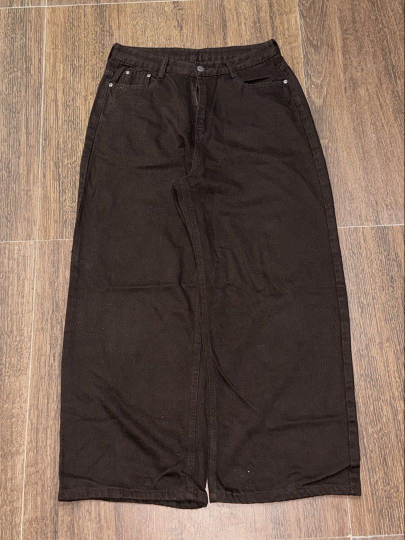 Brown baggy pants (Category: Jeans) located in Bacolod City. Submitted by wanluis (Listing ID 1469300978, Image 1). Description: .