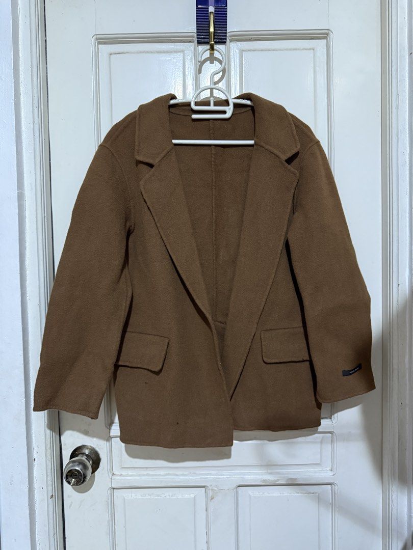 Brown Coat Blazer with Pockets (Category: Coats, Jackets and Outerwear) located in Marikina City. Submitted by louvy.r (Listing ID 1469309493, Image 1). Description: .